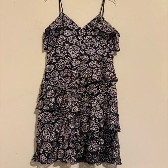 White House Black Market Black Lace Floral Tiered Mini Dress Size 6 - Picture 7 of 11
